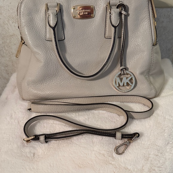 Michael Kors Cream Alexis Pebbled Leather Satchel with Gold Hardware - Picture 4 of 13